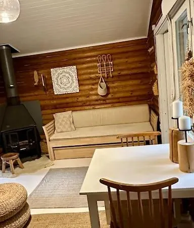 Hirsimoekki,meri,sauna,terassi Chalet