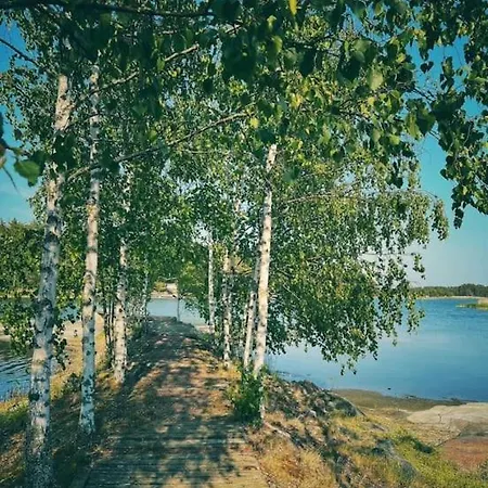 シャレー Hirsimoekki,meri,sauna,terassi