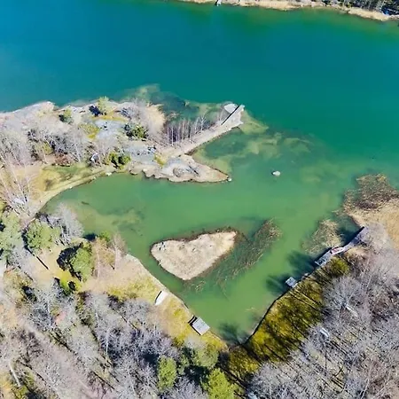 シャレー Hirsimoekki,meri,sauna,terassi クスタビ